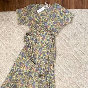 Beautiful & light weight one-size-fits-most midi dress